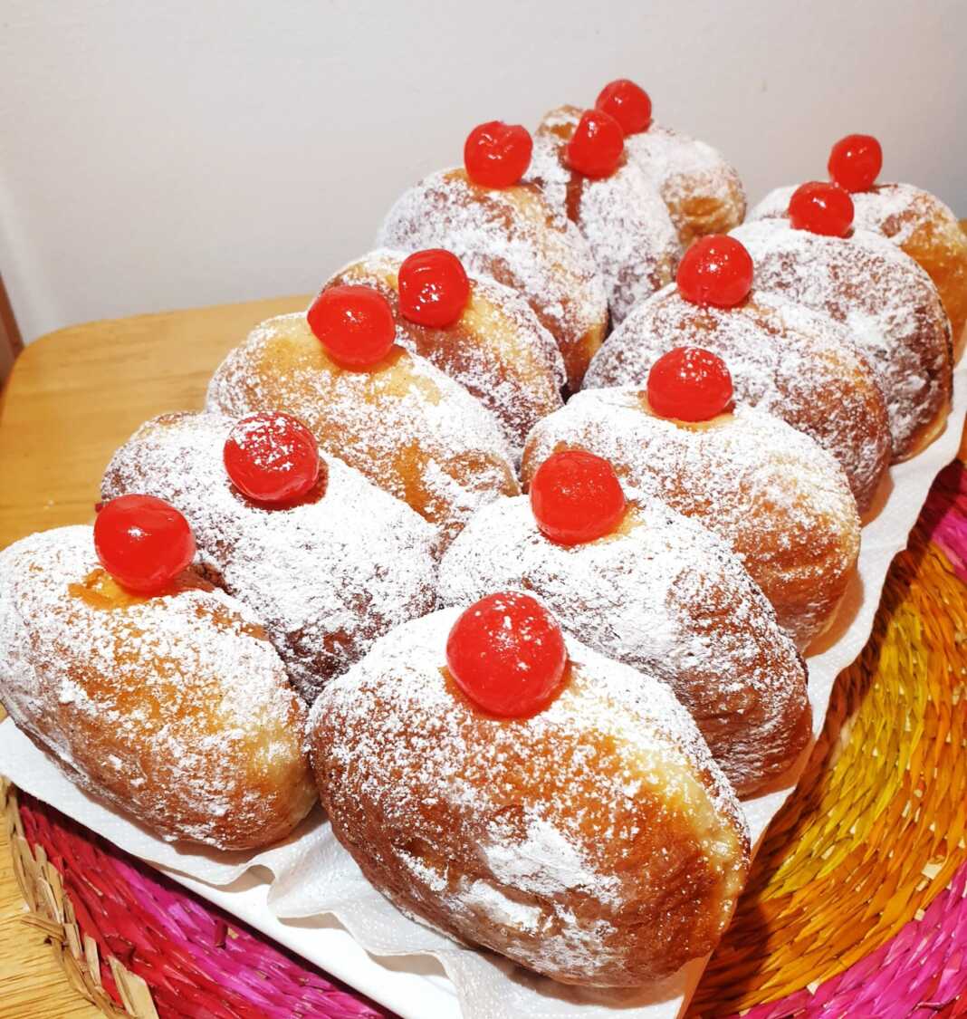 Λουκουμάδες μελιού με ζάχαρη και κανέλα