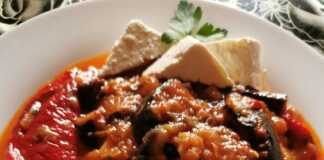 Μελιτζάνες και πιπεριές με σάλτσα