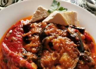 Μελιτζάνες και πιπεριές με σάλτσα