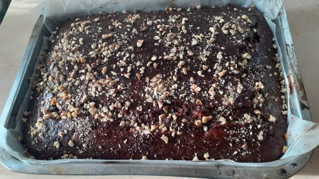 nistisimiKaridopita Νηστίσιμο Κέικ με καρύδι και μαρμελάδα