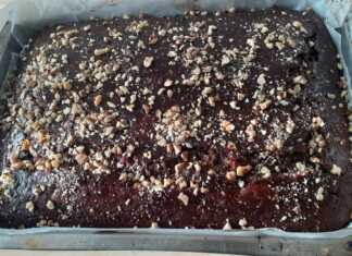 Νηστίσιμο Κέικ με καρύδι και μαρμελάδα