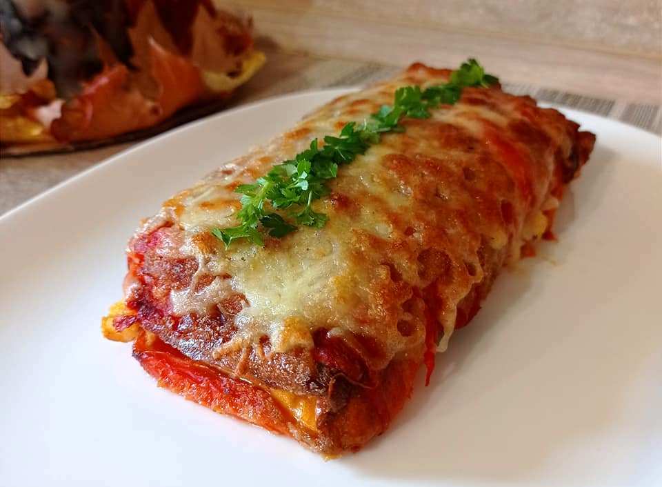 roloPsitiPiperia Ρολό ψητής πιπεριάς με αυγά και τυρί