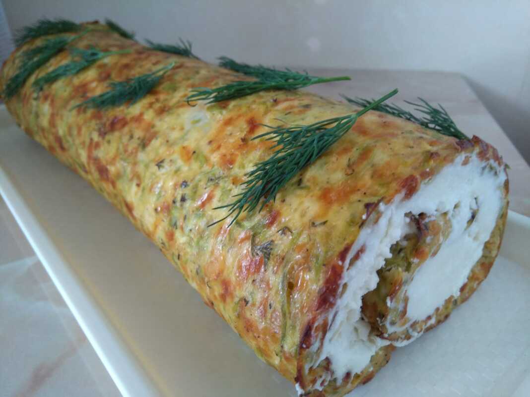 rolokolokithiTiriKrema Ρολό κολοκυθιού γεμιστό με κρέμα τυριού