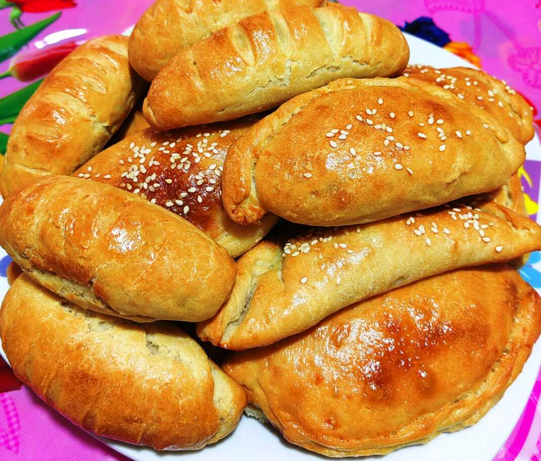 Τυροπιτάκια και λουκανικοπιτάκια