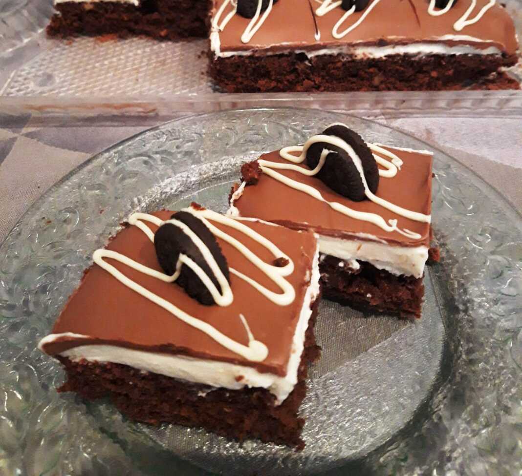 Σοκολατένιο brownie με κρέμα μασκαρπόνε, σοκολάτα και διακόσμηση oreo