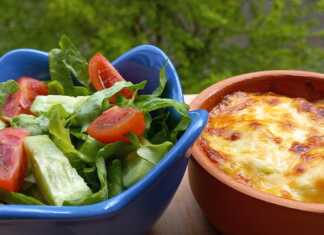 Πατάτες στο πήλινο με μπρόκολο και τυρί