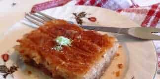 Σιροπιαστό Γλυκάκι με καρύδι