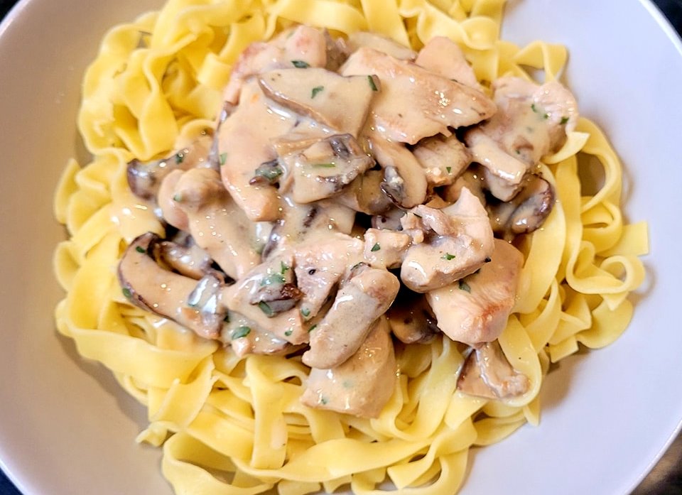 Zymarika me saltsa manitaria