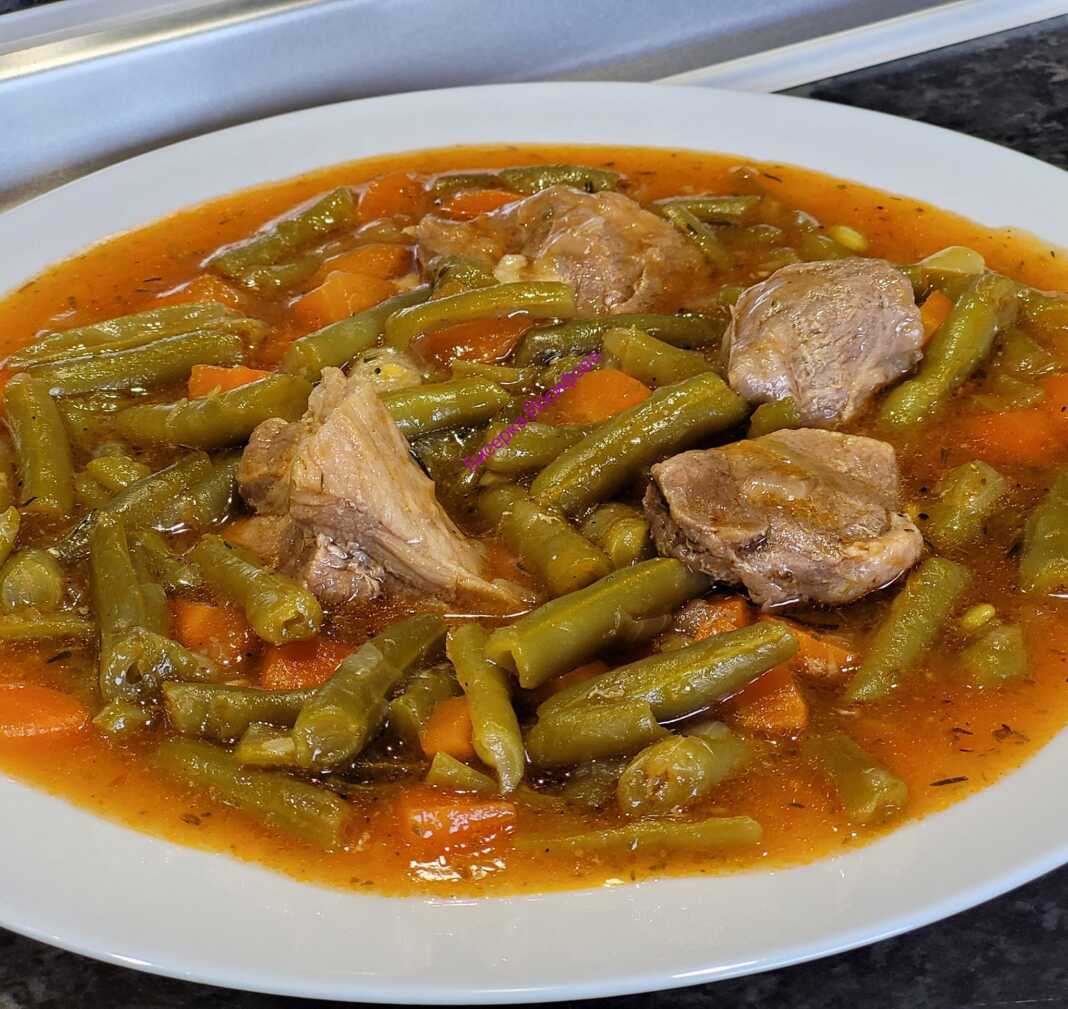 Κοκκινιστά με φασολάκια χλωρά με κρέας