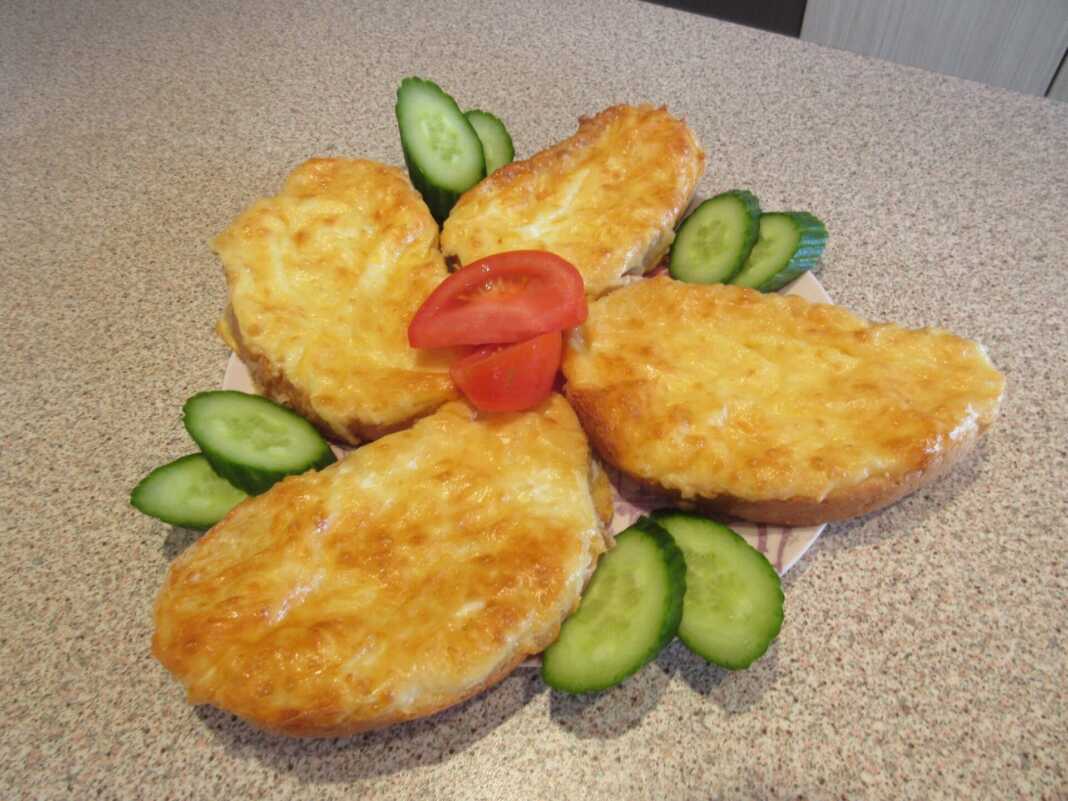 Φέτες με αυγό, τυρί και μυρωδικά