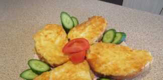 Φέτες με αυγό, τυρί και μυρωδικά Φέτες με αυγό, τυρί και μυρωδικά