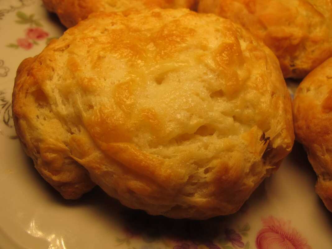 Γιαουρτοψωμάκια με κίτρινο τυρί