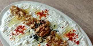 Σαλάτα με τυρί και γιαούρτι και σκόρδο