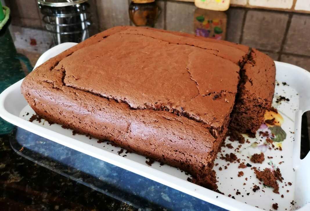 Υγρό Brownies σοκολάτας μαλακό και υγρό, με ταχίνι και πορτοκάλι 