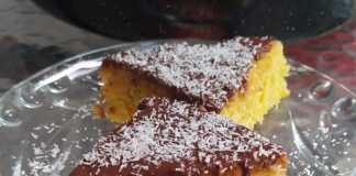 Σιροπιαστο κέικ με ινδοκαρυδο και γλάσο σοκολάτας