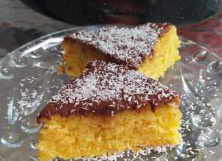 Σιροπιαστο κέικ με ινδοκαρυδο και γλάσο σοκολάτας