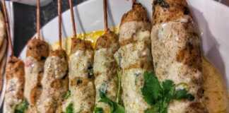 Κεμπάπ κοτόπουλου με σάλτσα γιαουρτιού