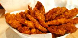 Μπουκιές κοτόπουλου με κορν φλέικς! Μπουκιές κοτόπουλου με κορν φλέικς!