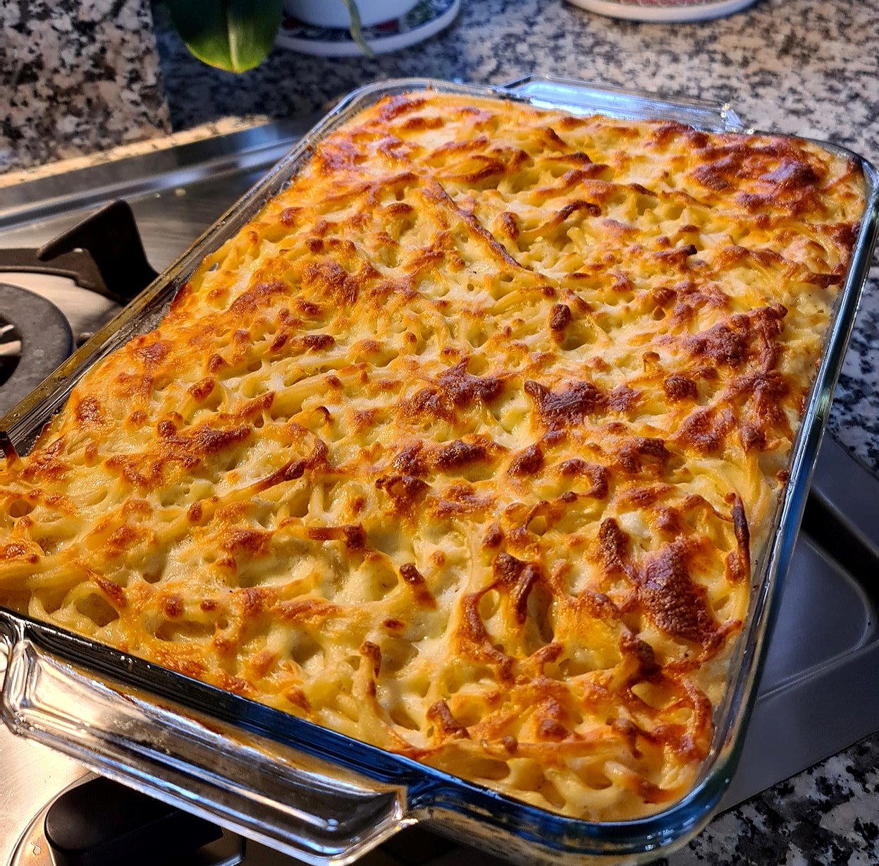 Μακαρόνια φούρνου με κίτρινο τυρί και μπεσαμέλ