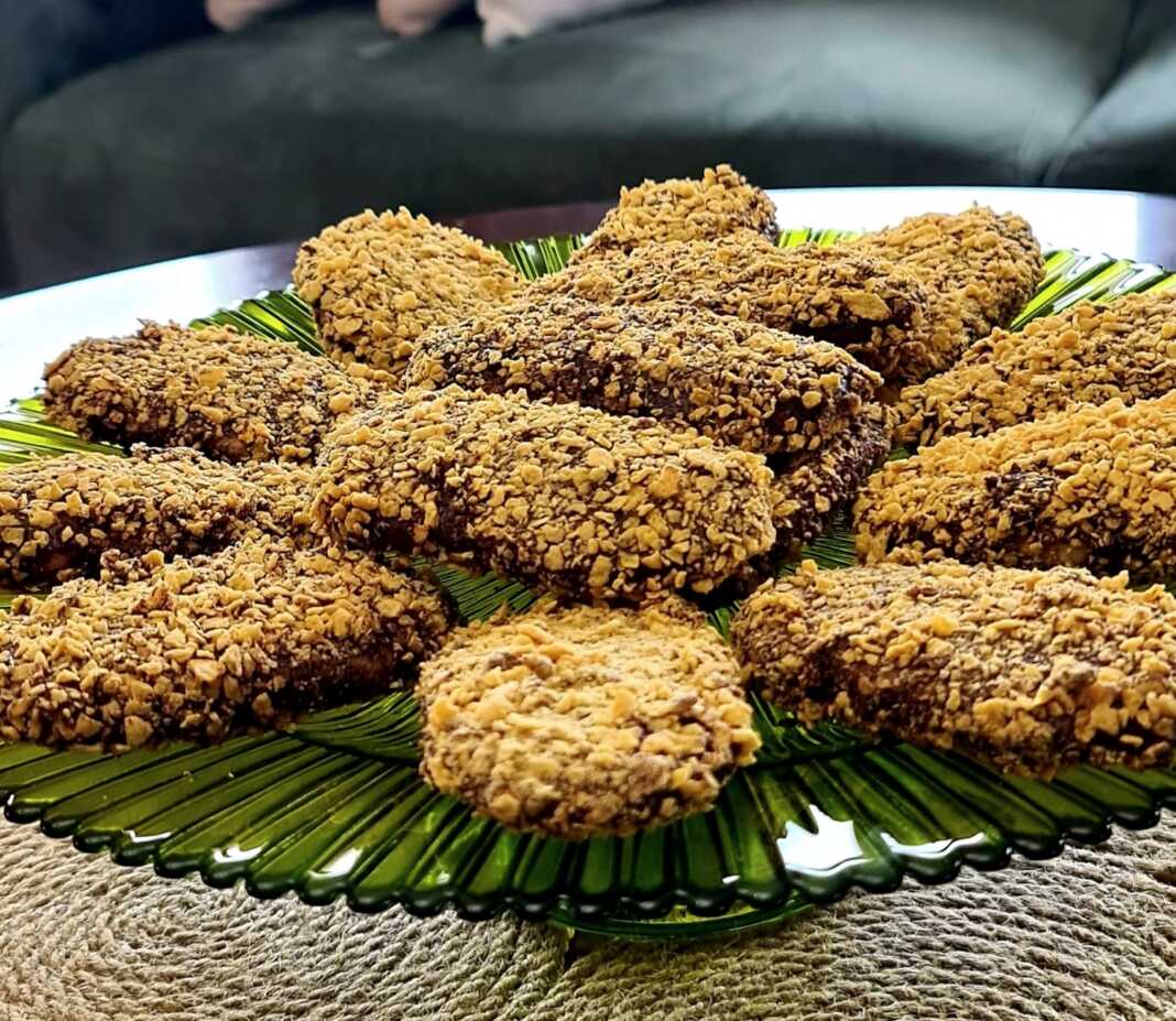 "Μπισκότα με γλάσο σοκολάτας και κορν φλέικς"