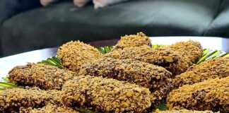 "Μπισκότα με γλάσο σοκολάτας και κορν φλέικς"