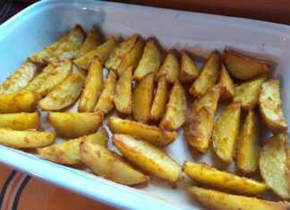 Κοντινό πλάνο σε πατάτες φούρνου με στεγνό κουρκούτι, που αναδεικνύει την χρυσαφένια και τραγανή κρούστα τους.