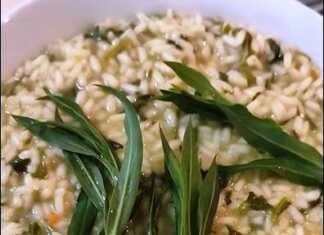 Ριζότο με αρωματικα κρέμα με βούτυρο και τριμμένη παρμεζάνα