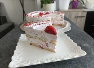Τούρτα με κρέμα και φράουλες