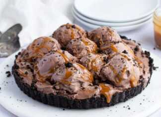 Πίτα παγωτού με καράμελα