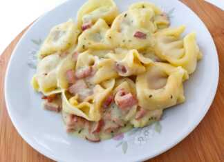 τορτελίνια με καπνιστό μπέικον και σάλτσα Καρμπονάρα