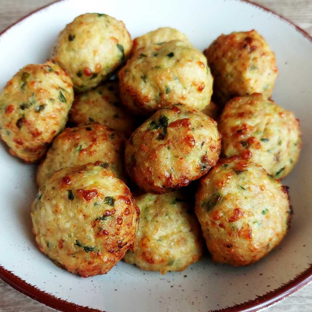 Φουρνιστά μυρωδάτα κεφτεδάκια με κιμά από κοτόπουλο