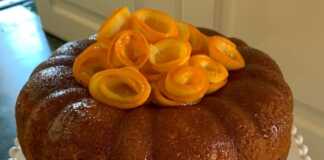 φράτο Κέικ με Χυμό Πορτοκαλιού διακοσμημένο με σιροπιασμένες φέτες.