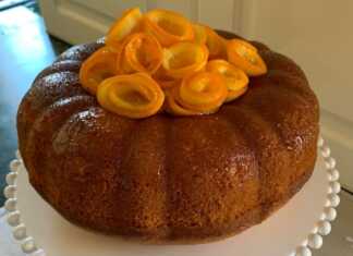 φράτο Κέικ με Χυμό Πορτοκαλιού διακοσμημένο με σιροπιασμένες φέτες.