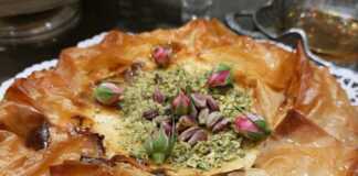 Λαχταριστός Cheesecake Μπακλαβά με κρεμώδη γέμιση.