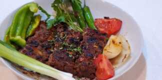 Σπιτικό κεμπαπ σε σχαροτήγανο. Σπιτικό κεμπαπ σε σχαροτηγανο