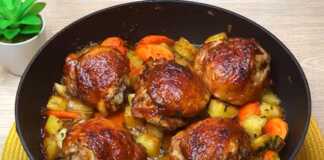 Κοτόπουλο με πατάτες και καρότα σε σάλτσα σκόρδου μελιού