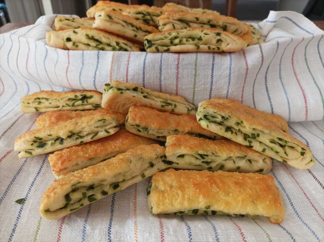 mpastounakiaSpanakiTiri Μπαστουνάκια με σπανακι και τυρι