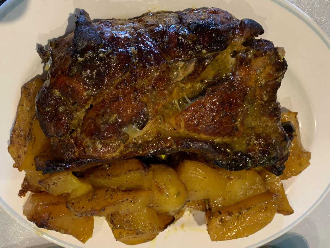 χοιρινό στο φούρνο με πατάτες