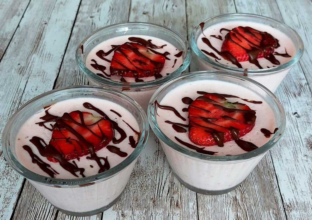 panakotaFraoula Πανακότα Φράουλας με σοκολάτα!