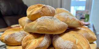 Ψωμάκια με τραγανή κρούστα