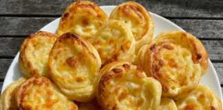 Ρολάκια σφολιάτας με τυρί κρέμα και κίτρινο τυρί