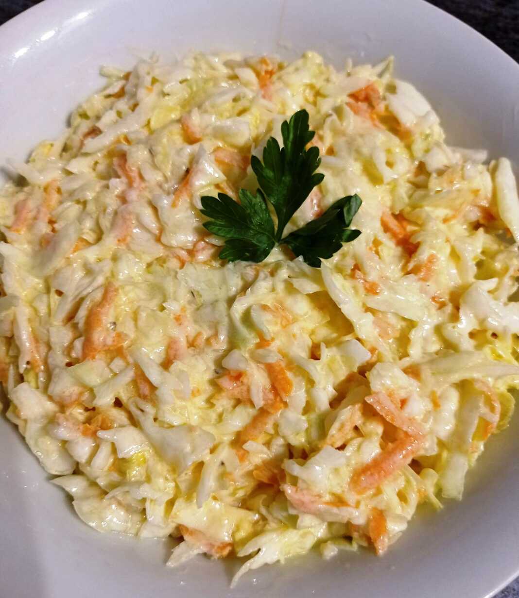 salaralaxano Σαλάτα λάχανο με σως γιαουρτιού