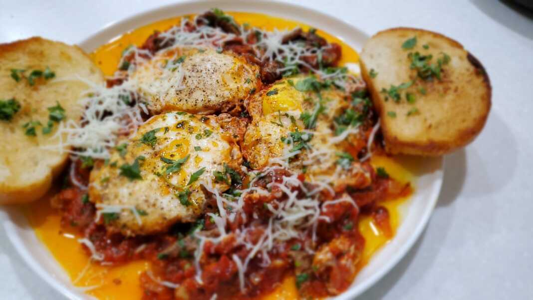 Ντομάτες μ αυγά και μυρωδικά