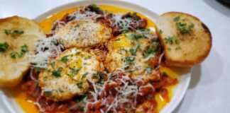 Ντομάτες μ αυγά και μυρωδικά