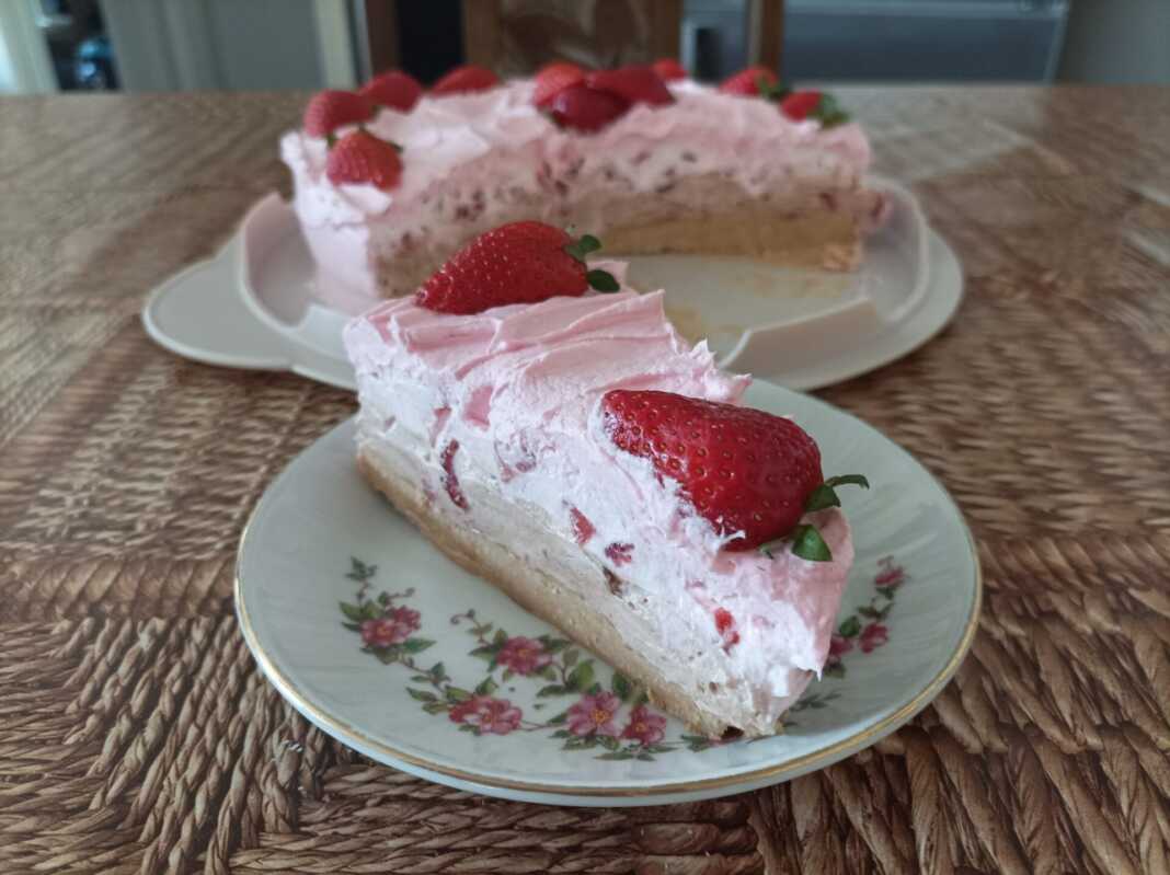 Τούρτα με φράουλες