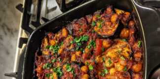 Μελιτζάνες με ντομάτα και ρεβύθια στο φουρνο