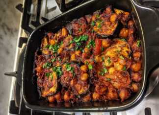 Μελιτζάνες με ντομάτα και ρεβύθια στο φουρνο