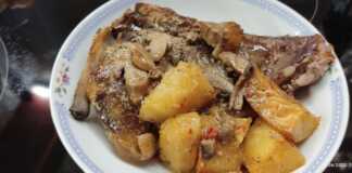 Μοσχαρίσιες μπριζόλες με μανιτάρια και πατάτες στο φούρνο