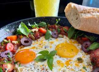 Ομελετα με σάλτσα