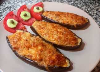 Κοντινό πλάνο στις ψημένες Σκαφούδες Μυτιλήνης, με το τυρί να έχει λιώσει και ροδίσει όμορφα.